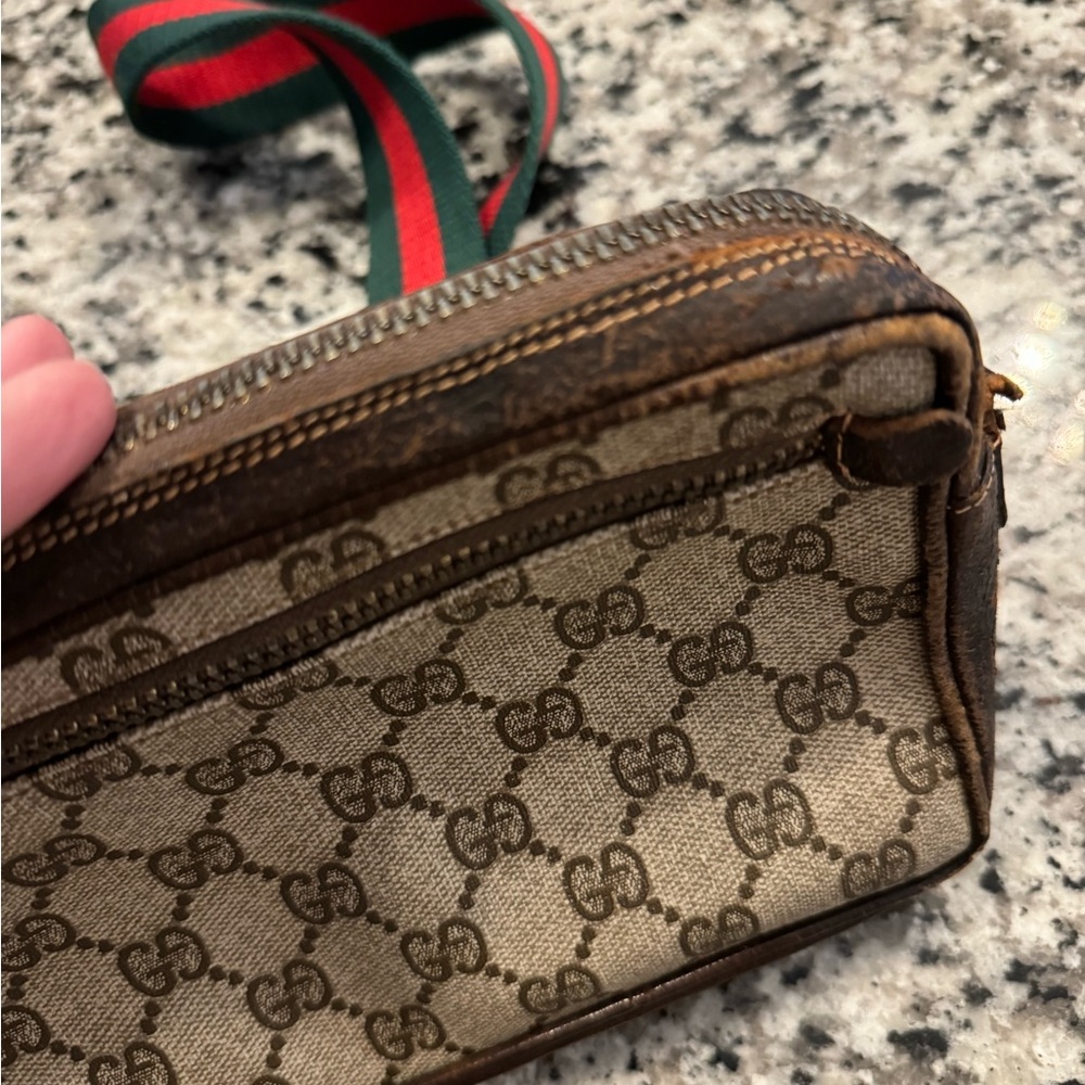 Authentic Gucci crossbody with 3 straps